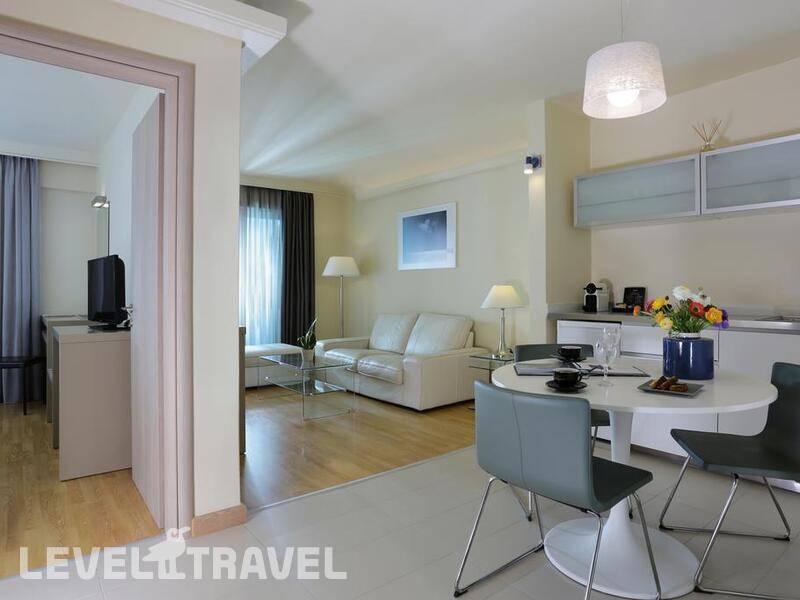 Фотография The Blazer Suites Hotel