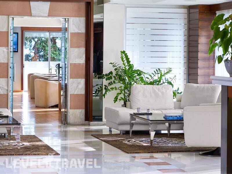 Фотография The Blazer Suites Hotel