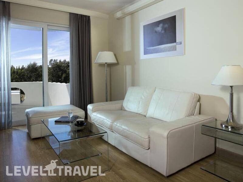 Фотография The Blazer Suites Hotel