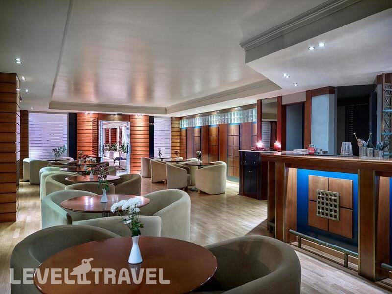 Фотография The Blazer Suites Hotel