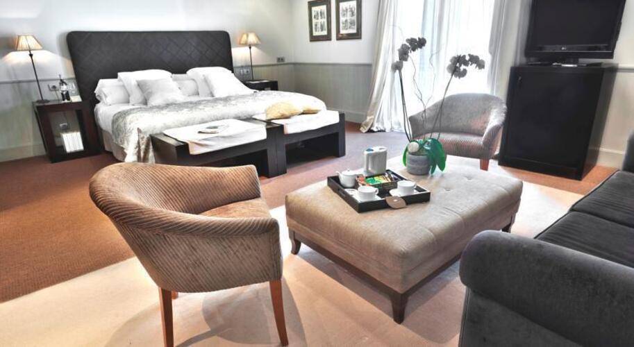 Duquesa De Cardona Hotel — фото 24