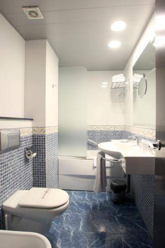 Ronda Lesseps Hotel — фото 17