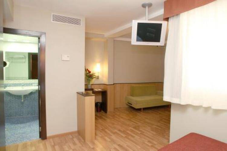 Ronda Lesseps Hotel — фото 11