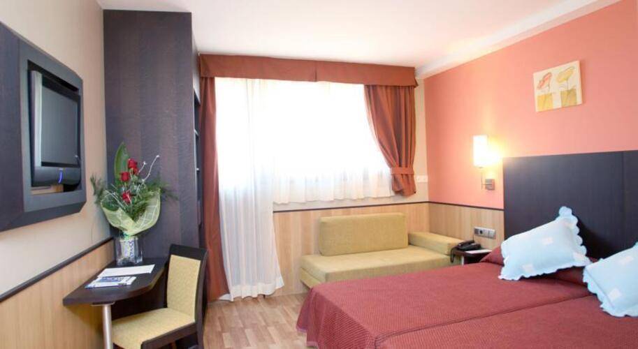 Ronda Lesseps Hotel — фото 4