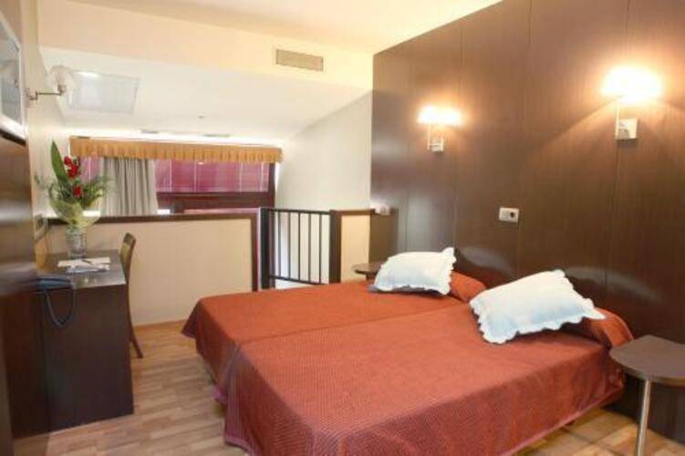 Ronda Lesseps Hotel — фото 10