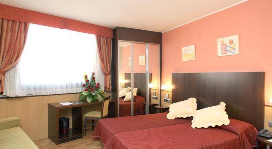 Ronda Lesseps Hotel — фото 3