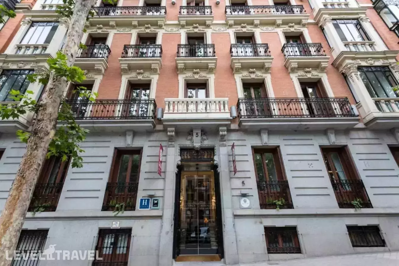 Petit Palace Lealtad Plaza