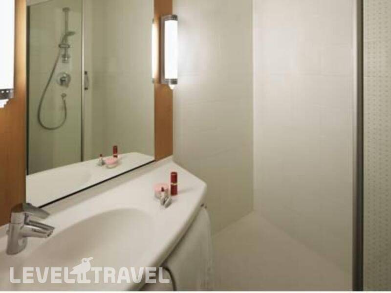 Фотография Ibis Barcelona Santa Coloma