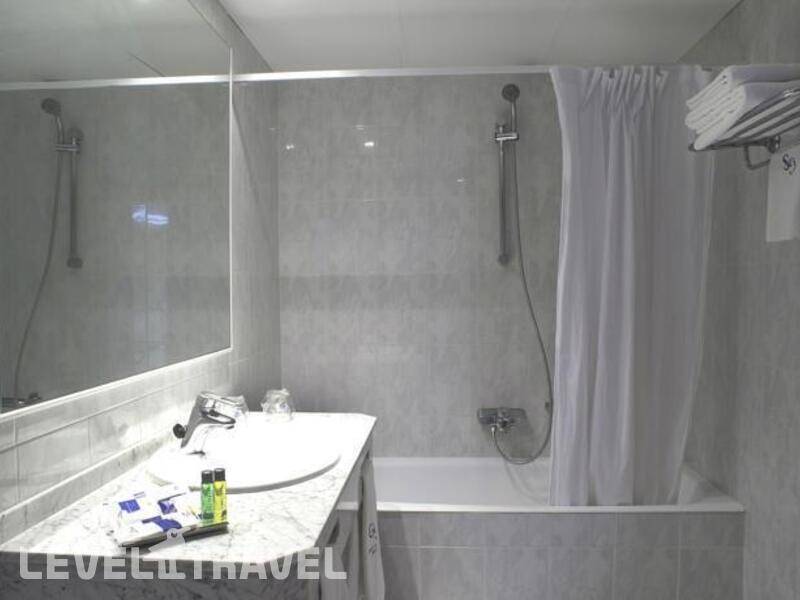 Фотография Hotel Ciudad De Castelldefels