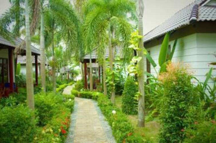 Coral Bay Resort