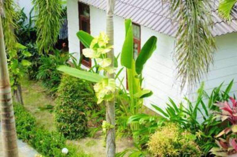 Coral Bay Resort
