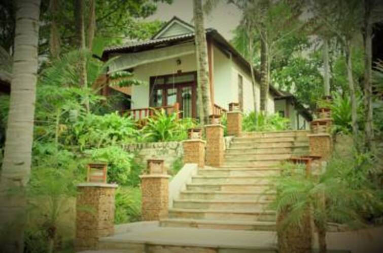 Coral Bay Resort