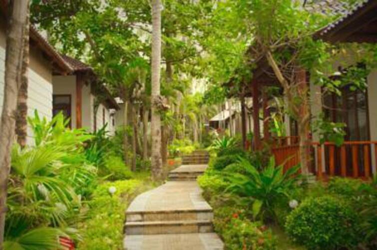 Coral Bay Resort