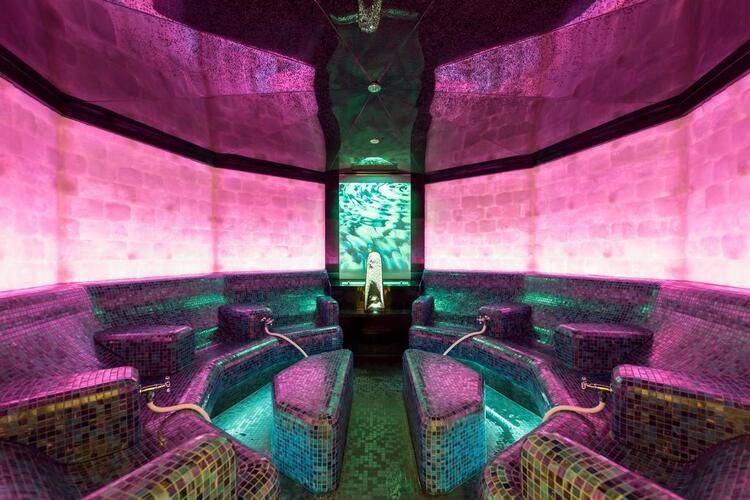 Aqua Dome Hotel