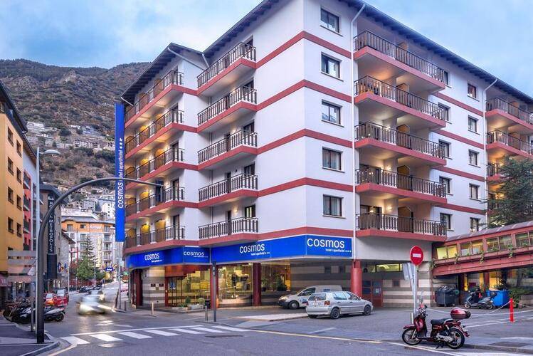 Cosmos Hotel & Aparthotel