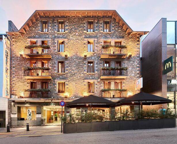 L'Isard Hotel
