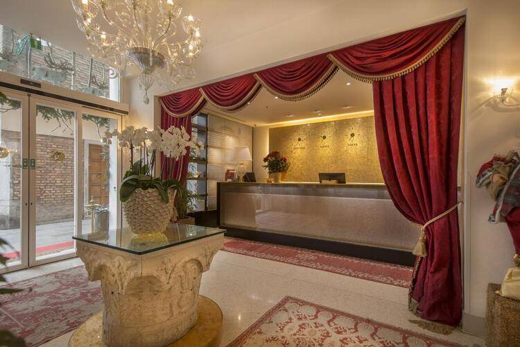 A La Commedia Hotel