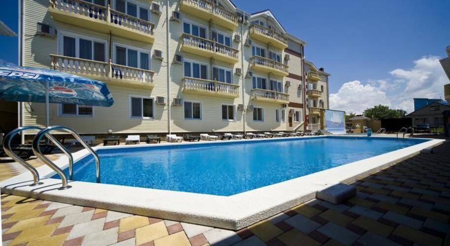 RS Royal Hotel