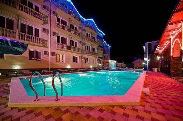 RS Royal Hotel
