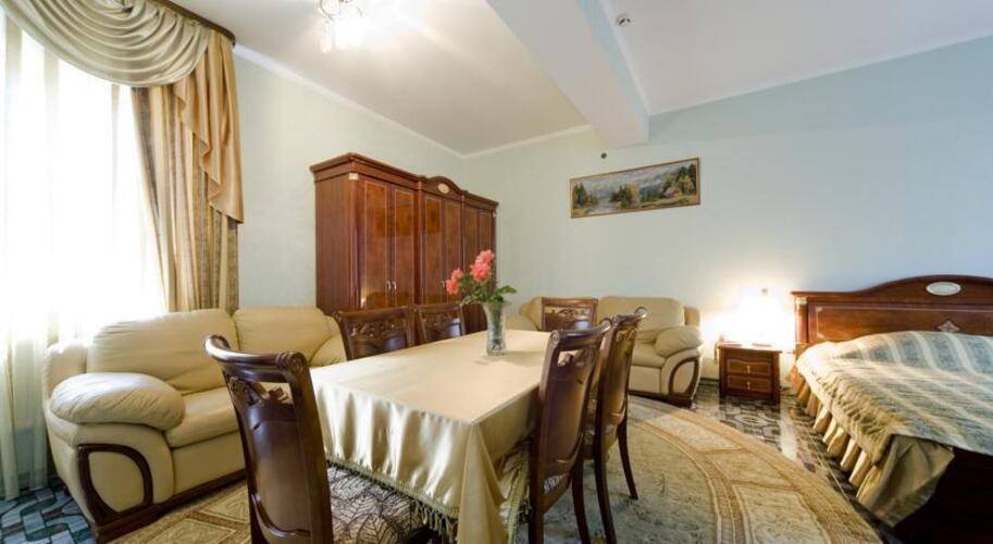 RS Royal Hotel