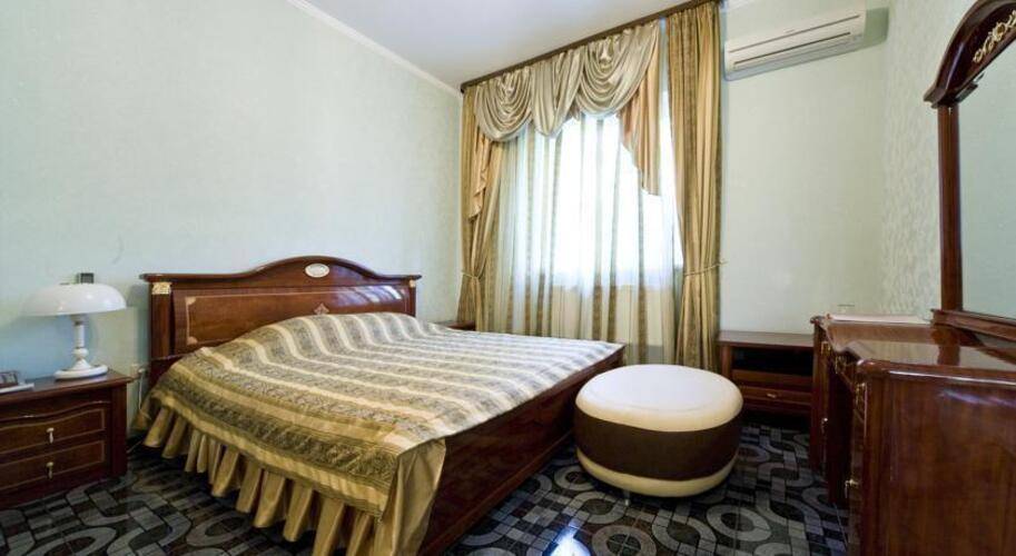 RS Royal Hotel