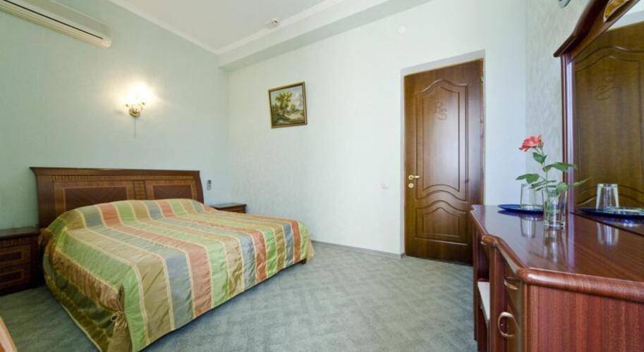 RS Royal Hotel
