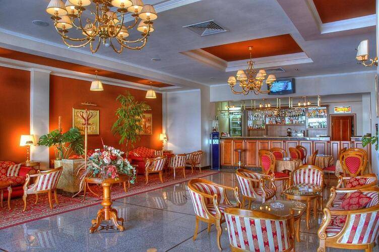 Red Royal Hotel