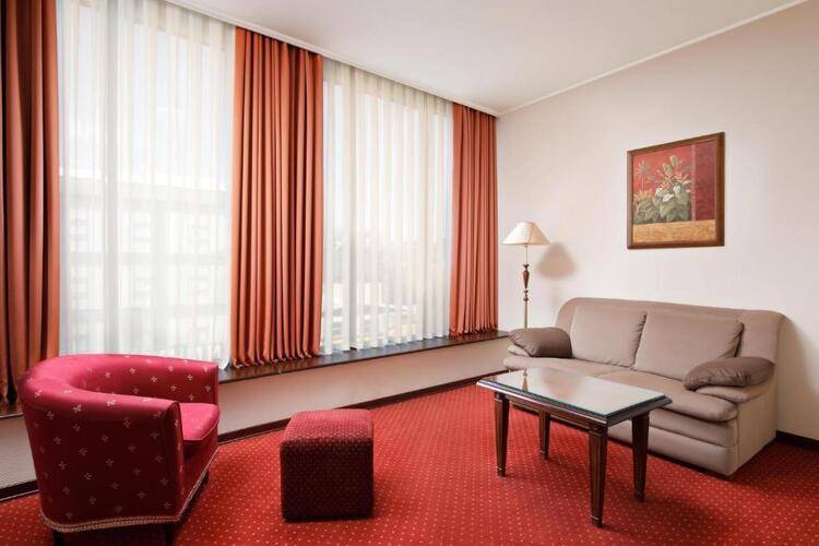 Red Royal Hotel