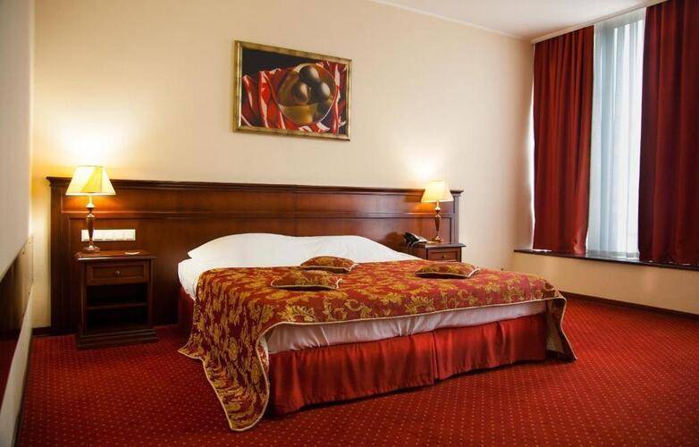 Red Royal Hotel