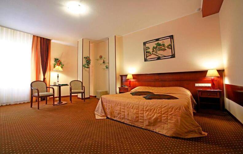 Red Royal Hotel