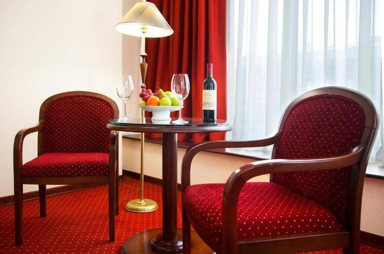 Red Royal Hotel