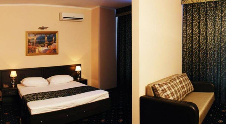 Отель Максимус