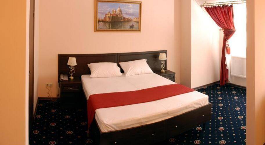 Отель Максимус