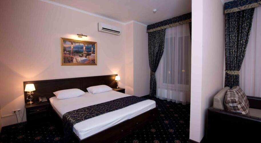 Отель Максимус