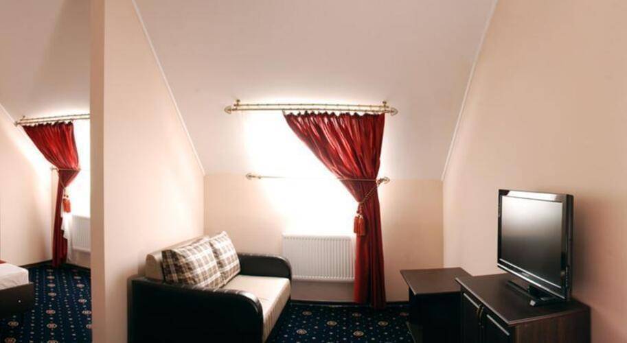 Отель Максимус