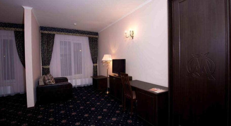 Отель Максимус