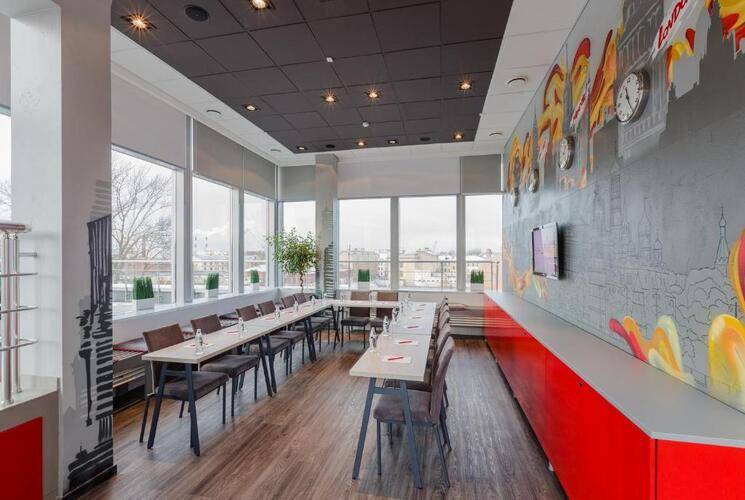 Red Stars Hotel