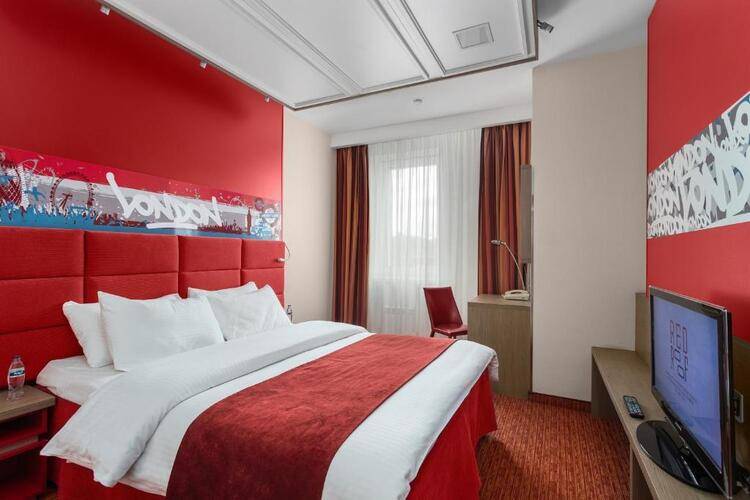 Red Stars Hotel