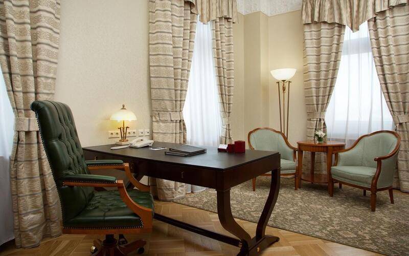 Hilton Moscow Leningradskaya (Хилтон Москва Ленинградская)