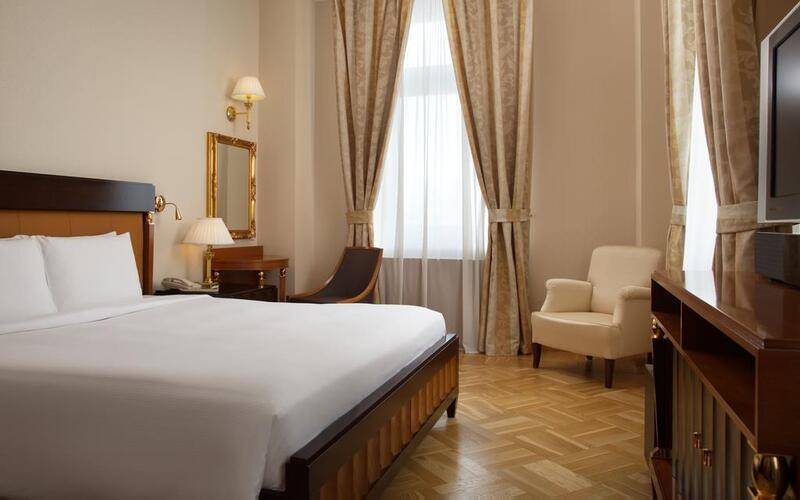 Hilton Moscow Leningradskaya (Хилтон Москва Ленинградская)