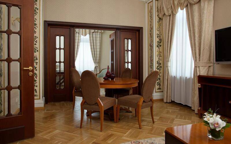Hilton Moscow Leningradskaya (Хилтон Москва Ленинградская)