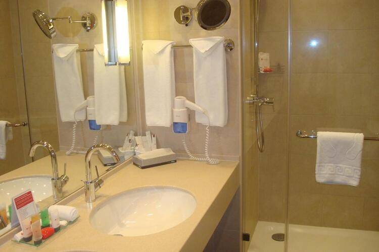 Ramada By Wyndham Yekaterinburg Hotel & Spa (Рамада Екатеринбург)