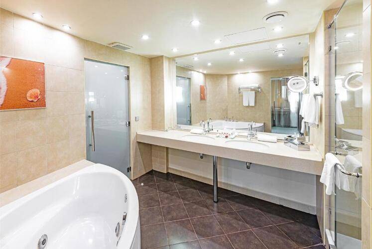 Ramada By Wyndham Yekaterinburg Hotel & Spa (Рамада Екатеринбург)