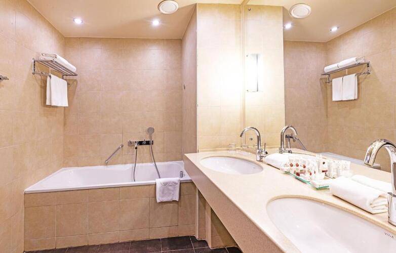 Ramada By Wyndham Yekaterinburg Hotel & Spa (Рамада Екатеринбург)