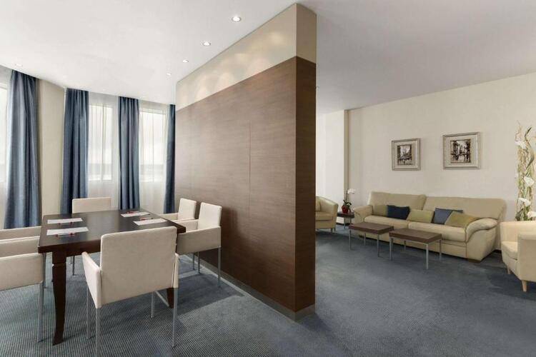 Ramada By Wyndham Yekaterinburg Hotel & Spa (Рамада Екатеринбург)