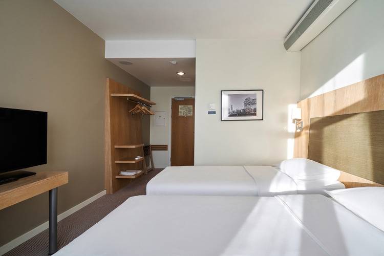 Cosmos Ekaterinburg Hotel (Бывш. Park Inn By Radisson Ekaterinburg)