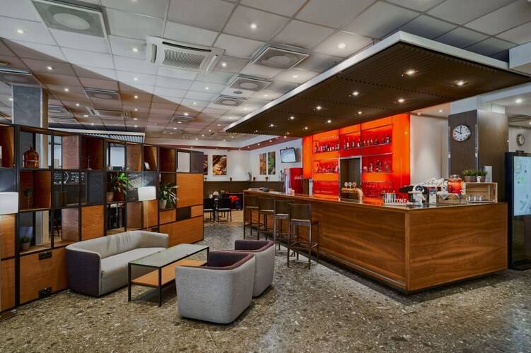 Cosmos Ekaterinburg Hotel (Бывш. Park Inn By Radisson Ekaterinburg)