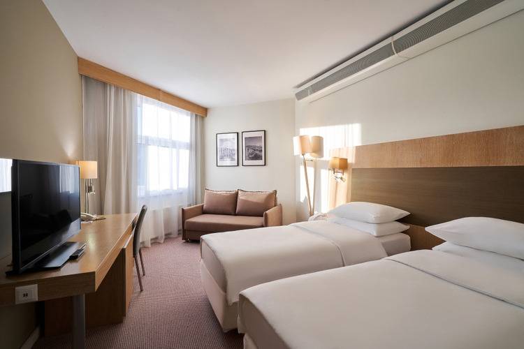 Cosmos Ekaterinburg Hotel (Бывш. Park Inn By Radisson Ekaterinburg)