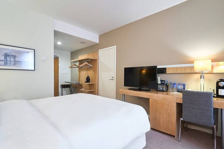 Cosmos Ekaterinburg Hotel (Бывш. Park Inn By Radisson Ekaterinburg)