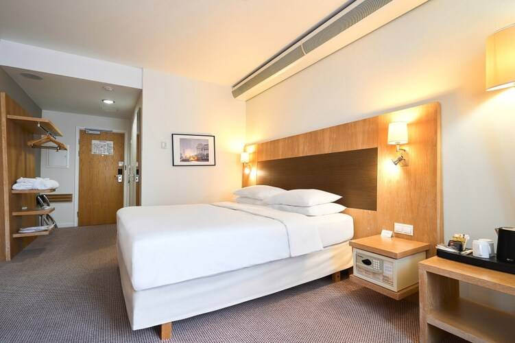 Cosmos Ekaterinburg Hotel (Бывш. Park Inn By Radisson Ekaterinburg)